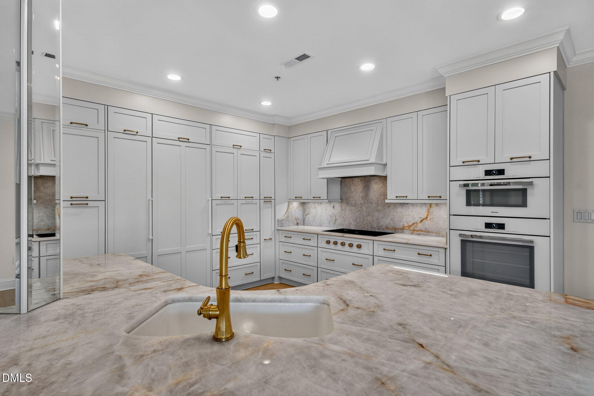 2801 Glenwood Gardens Lane 203 — photo
