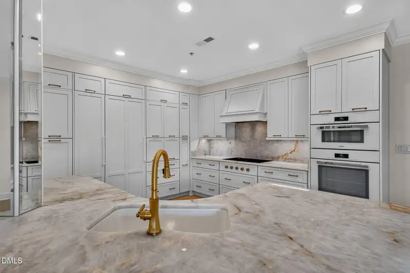 2801 Glenwood Gardens Lane 203 — photo