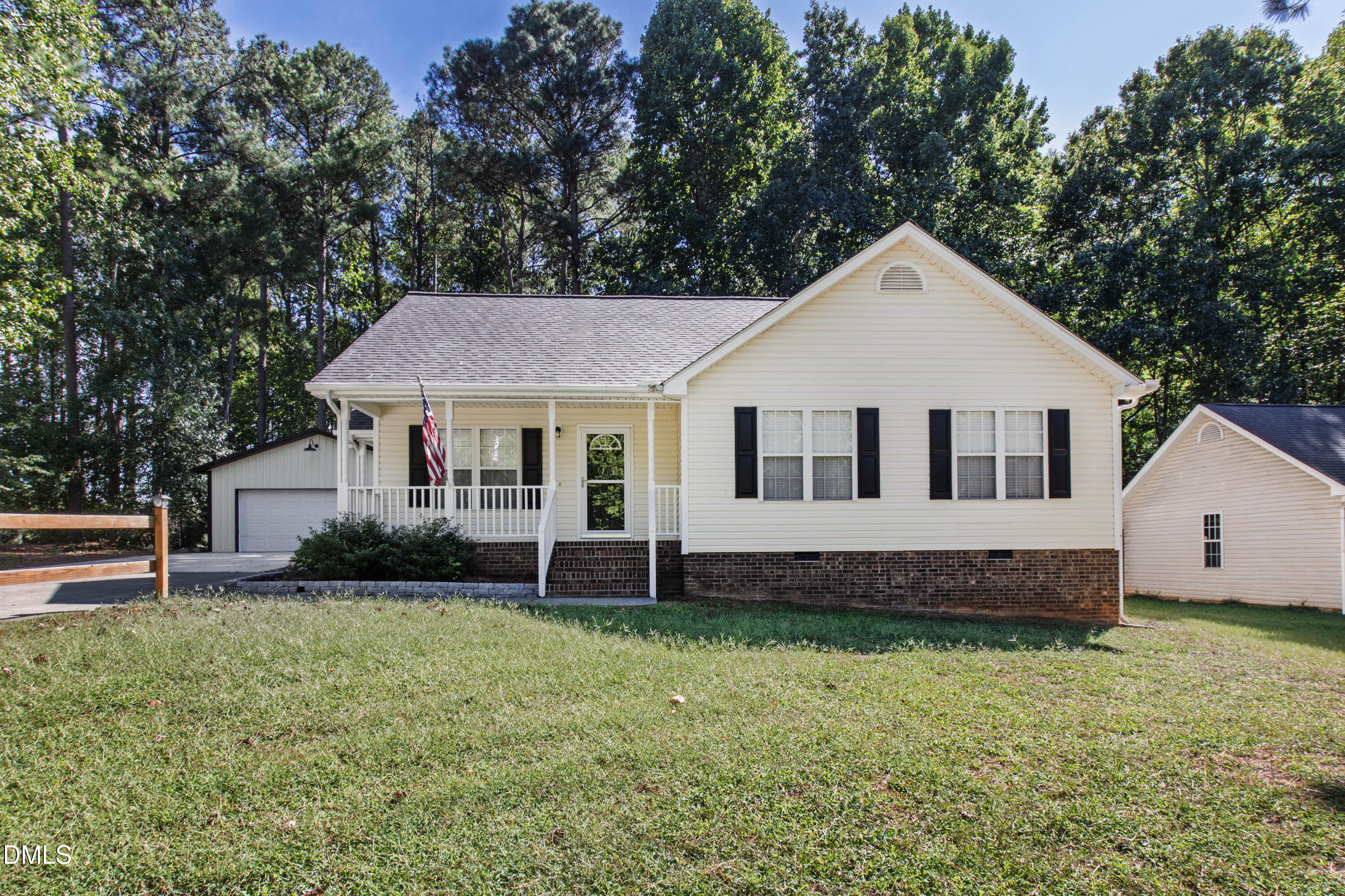 25 Beaver Ridge Drive — photo