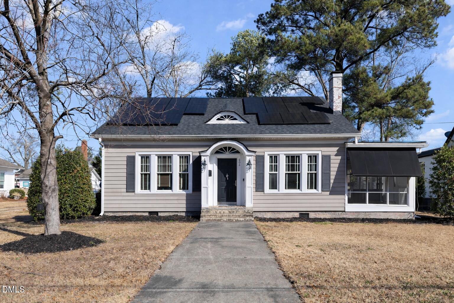 604 W Divine Street — photo