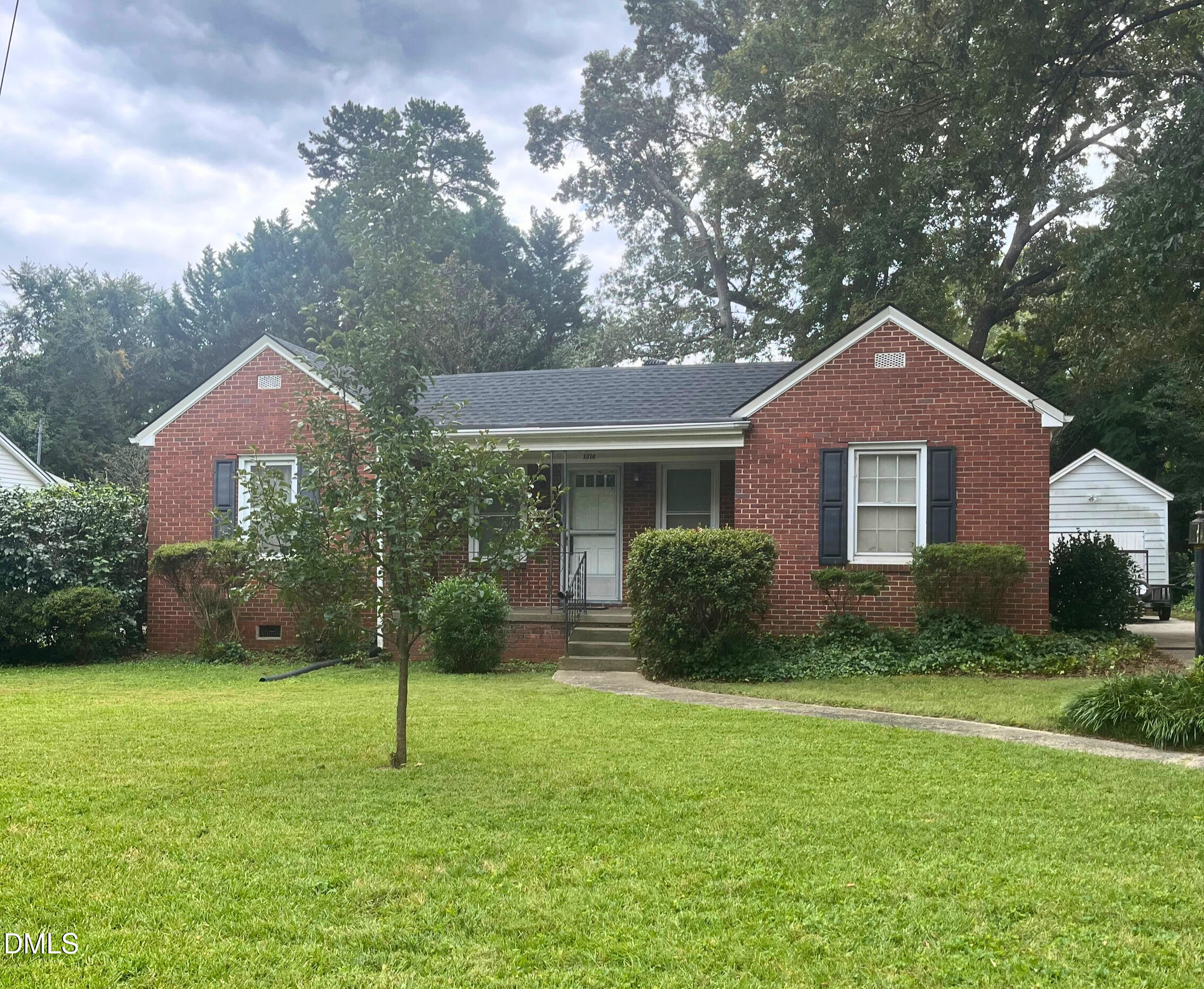 1316 Hawthorne Lane — photo