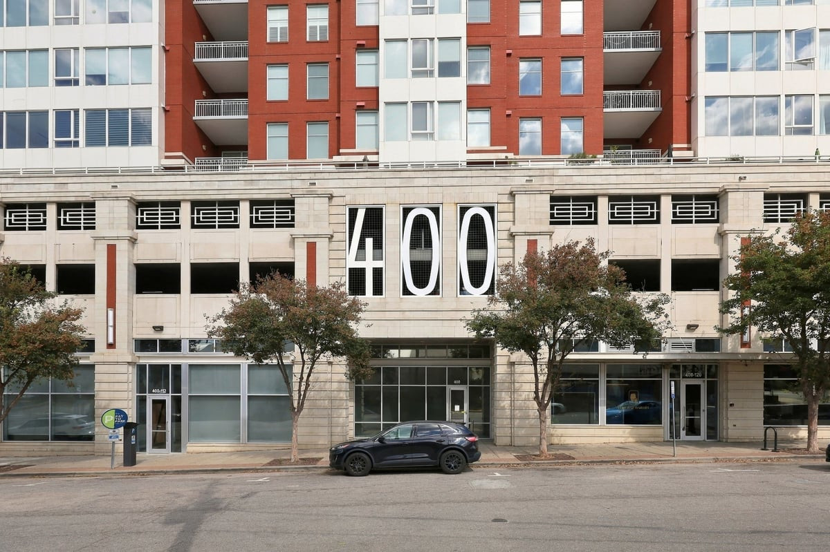 400 W North Street 1028 — photo