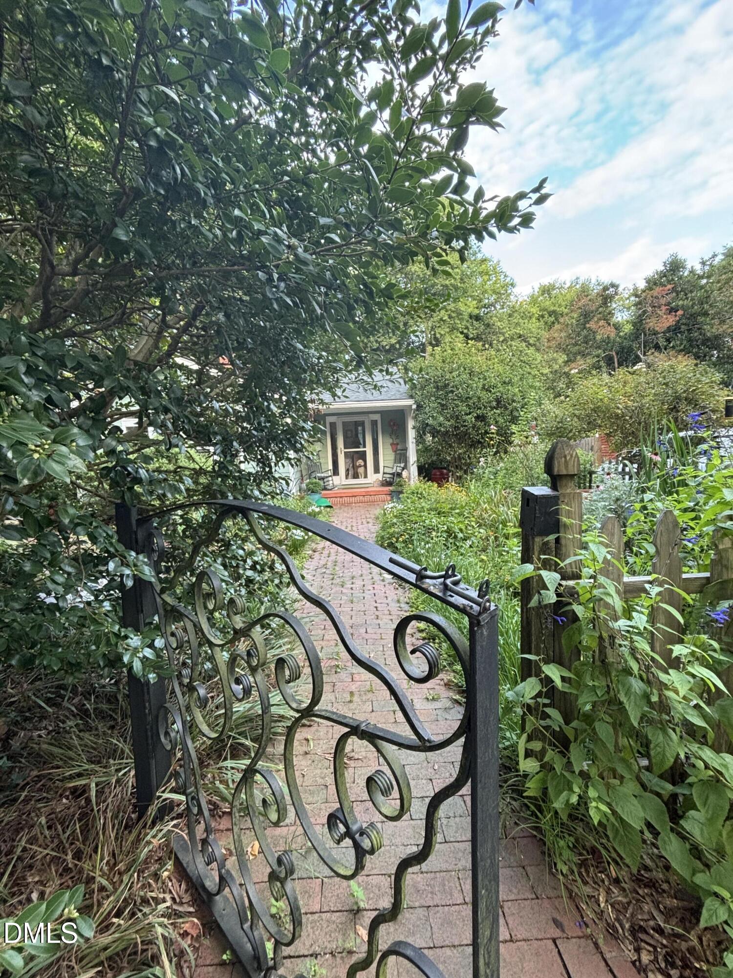 108 Jones Street — photo