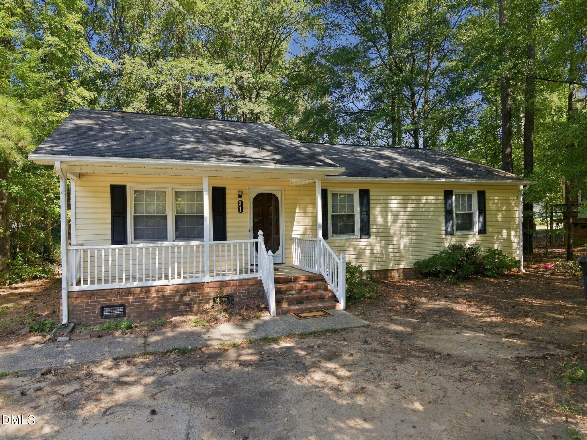 2914 Pinetree Court — photo