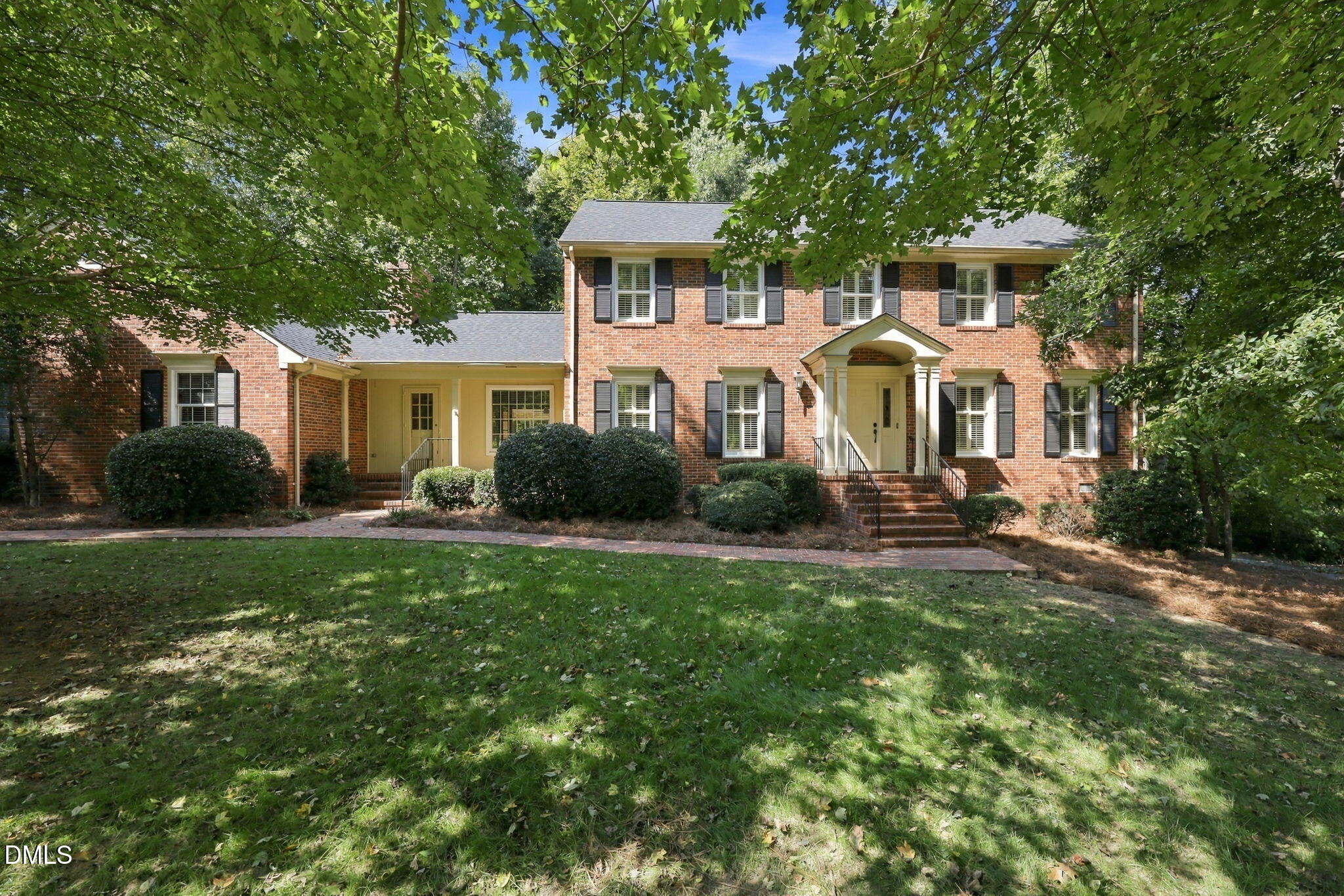 3129 Sutton Place — photo