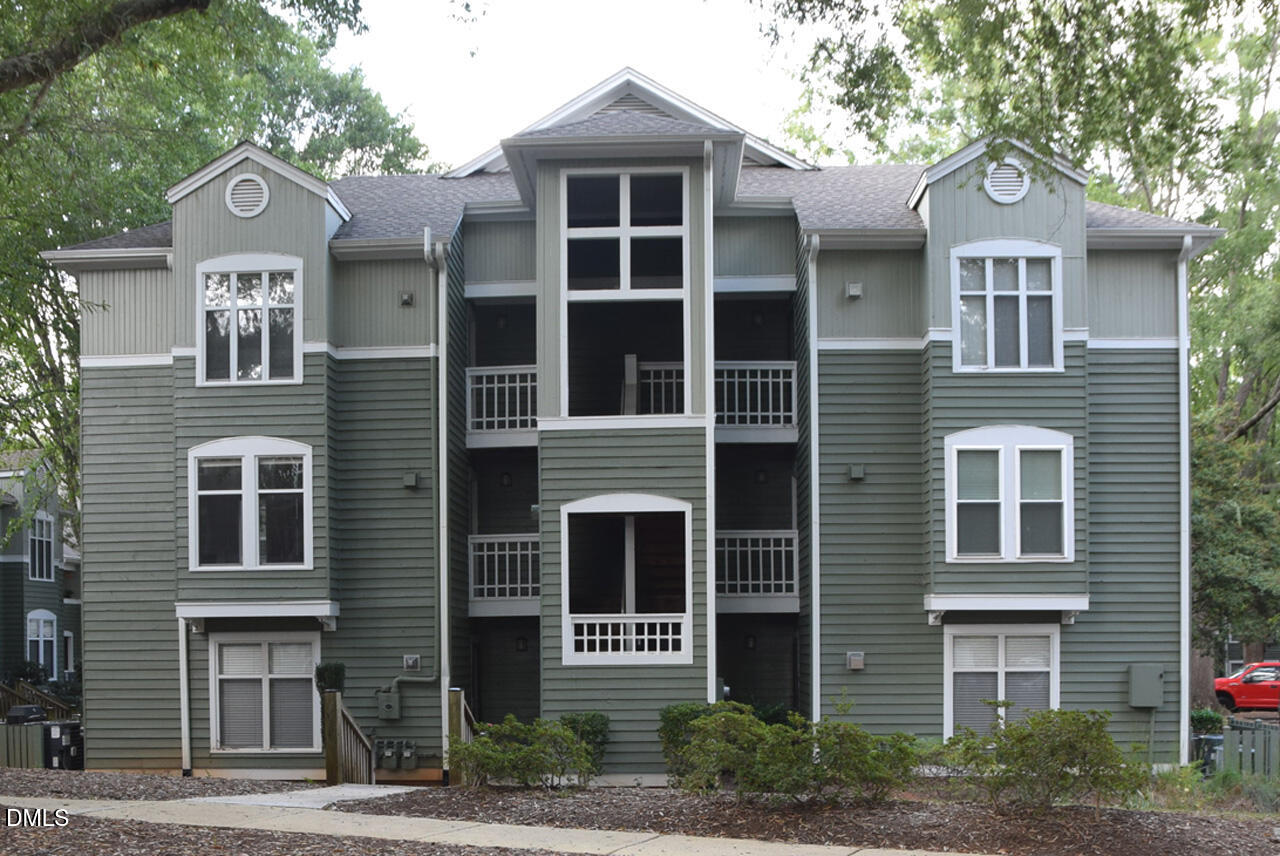 1221 Westview Lane Unit 301 — photo