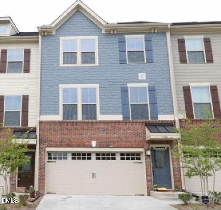 1010 Drayman Place — photo