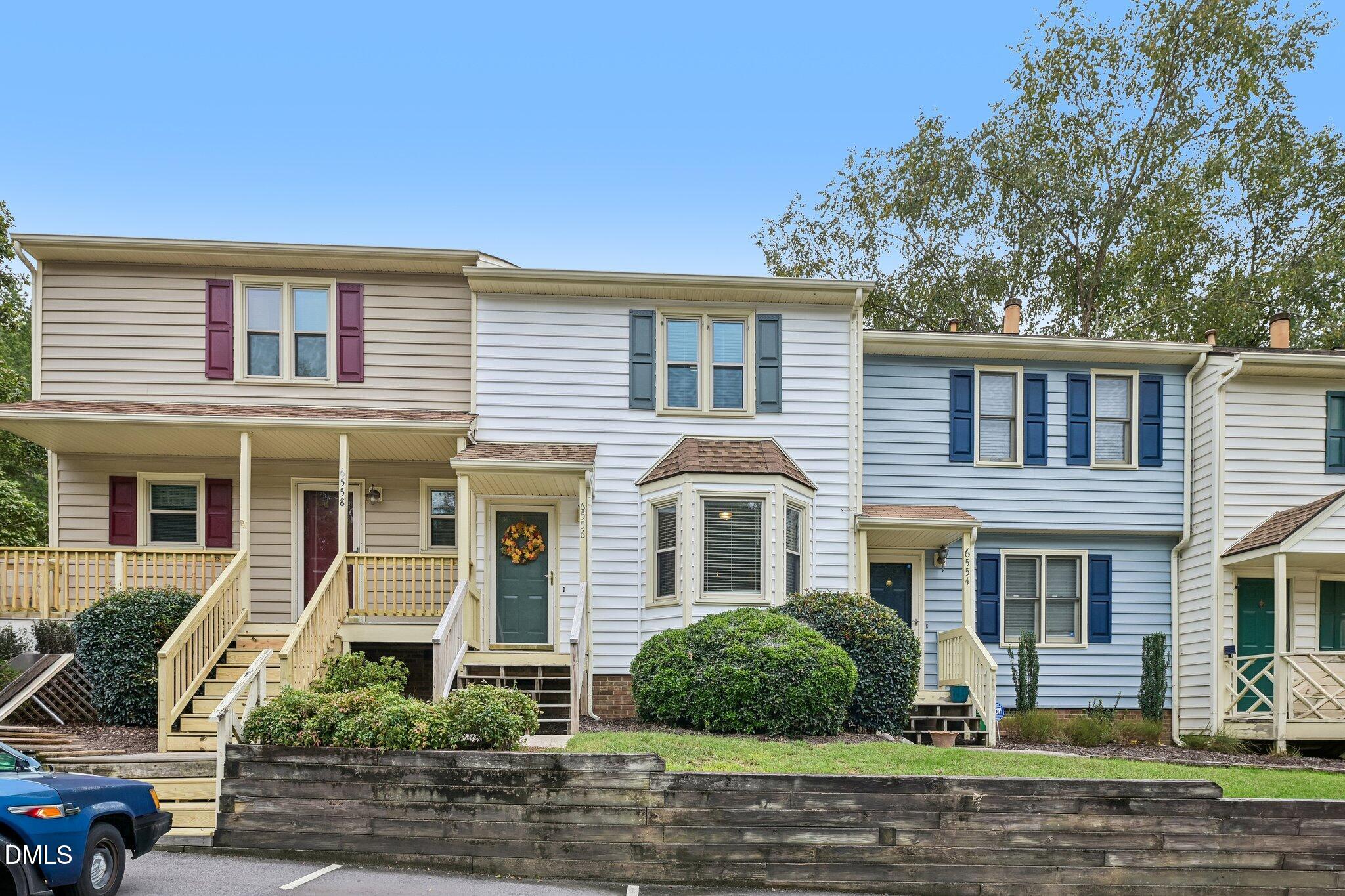 6556 Thetford Court — photo