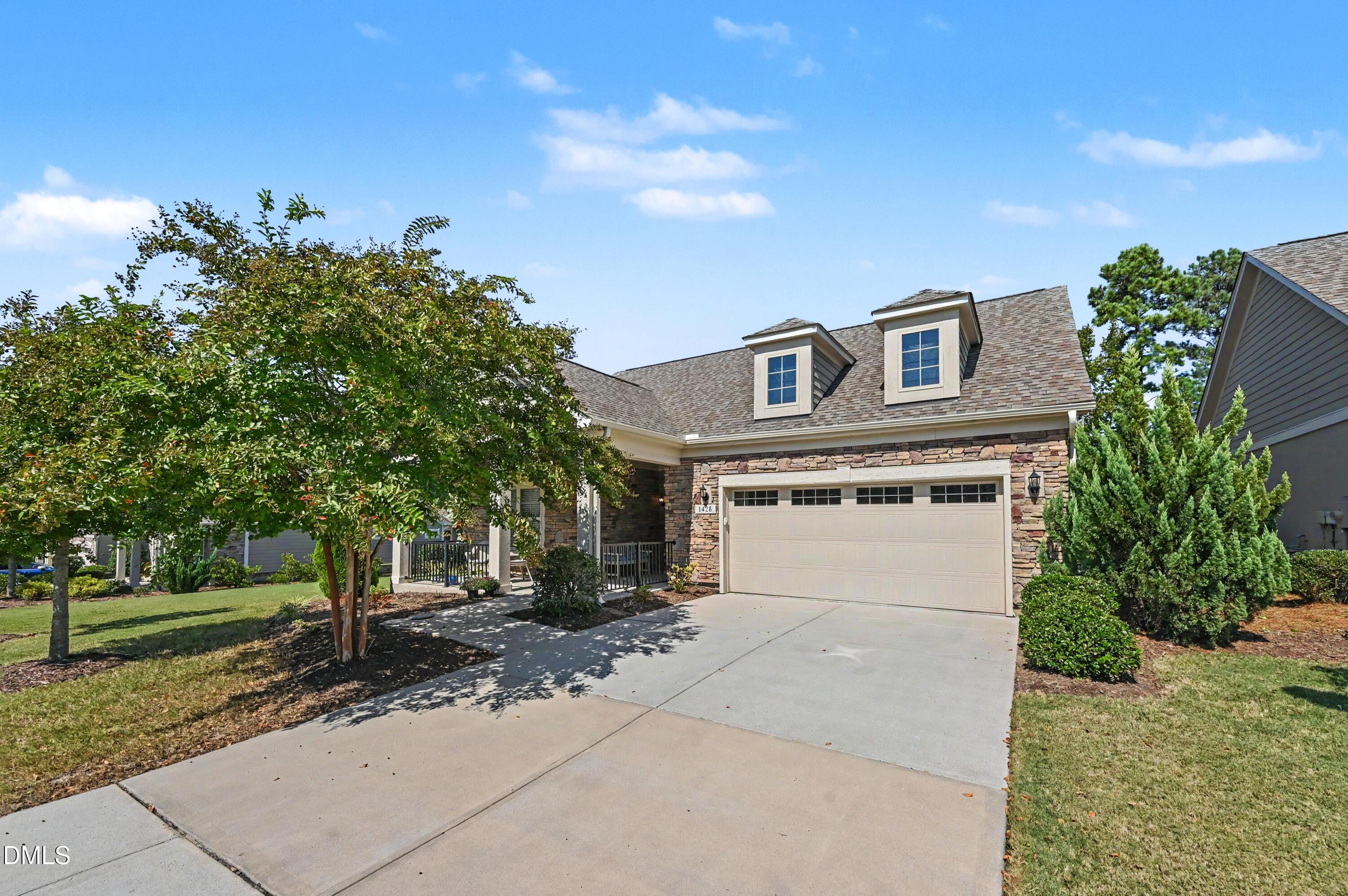 1428 Abbotsford Way — photo