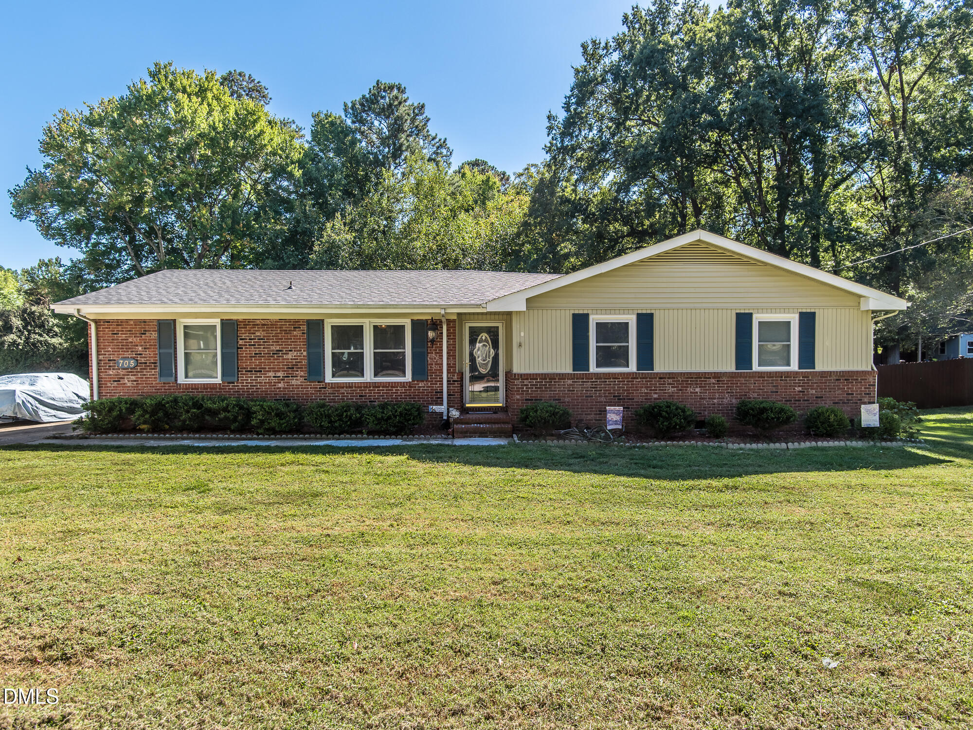705 Lakeside Drive — photo