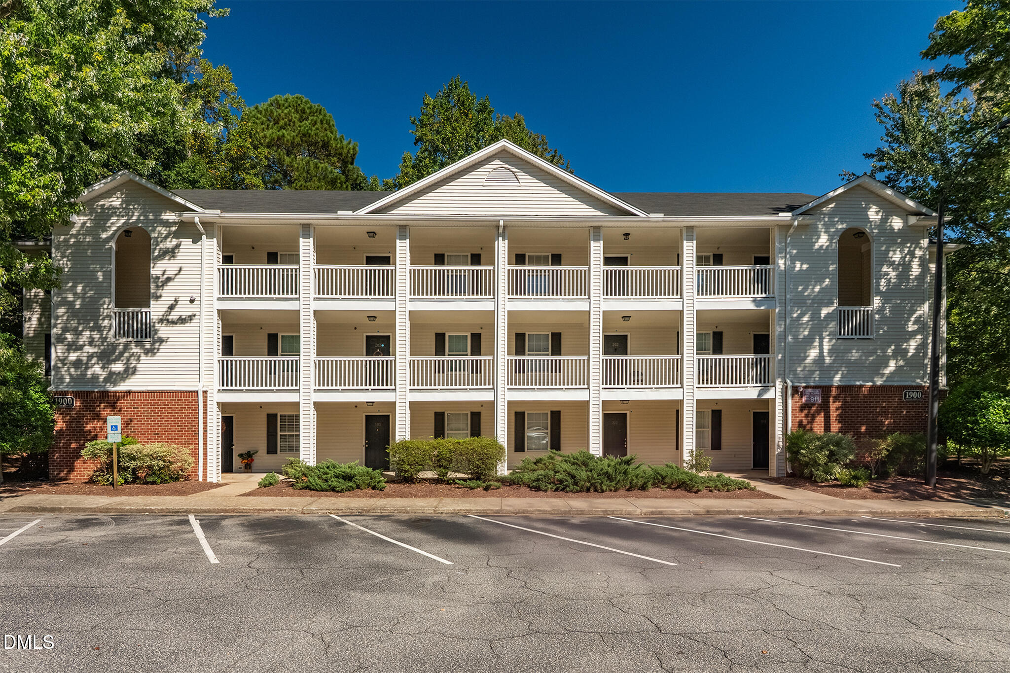 1900 Trailwood Heights Lane Unit 101 — photo