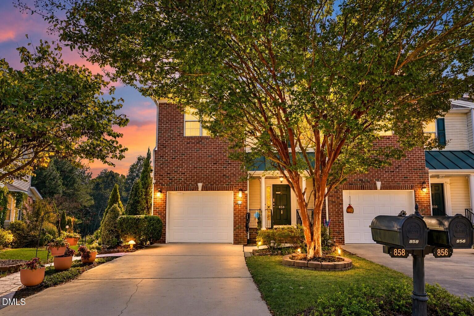 858 Saratoga Drive — photo