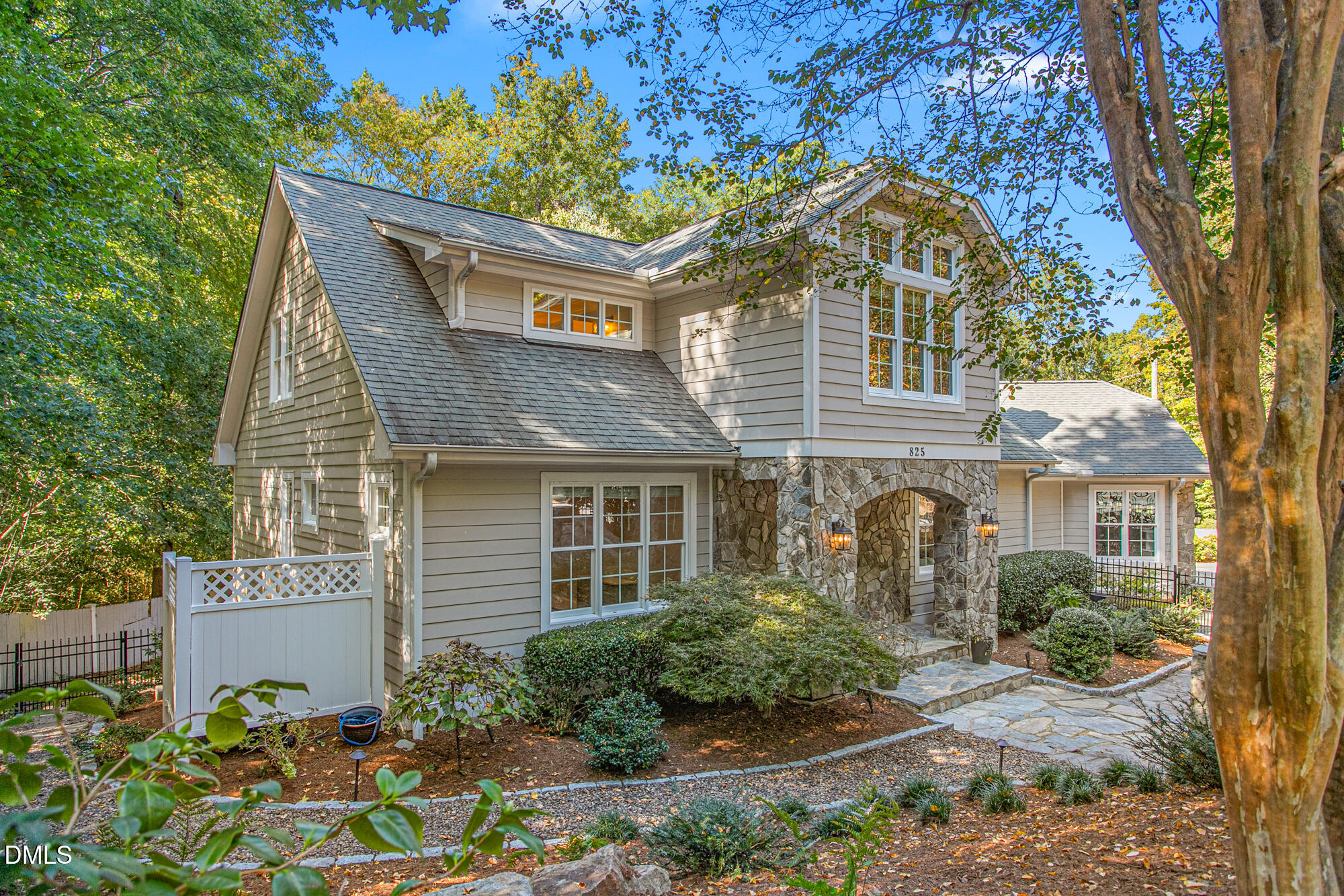 825 E Franklin Street — photo