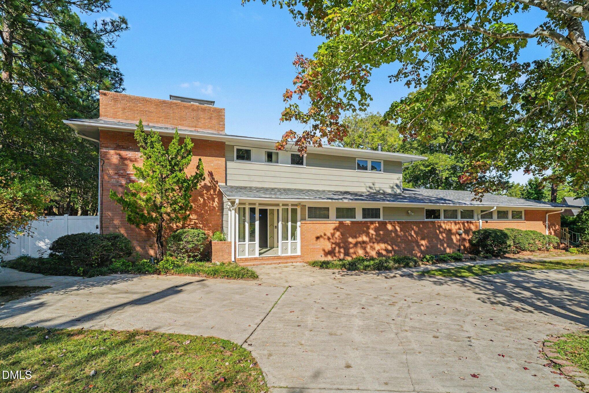 5833 Woodhaven Circle — photo
