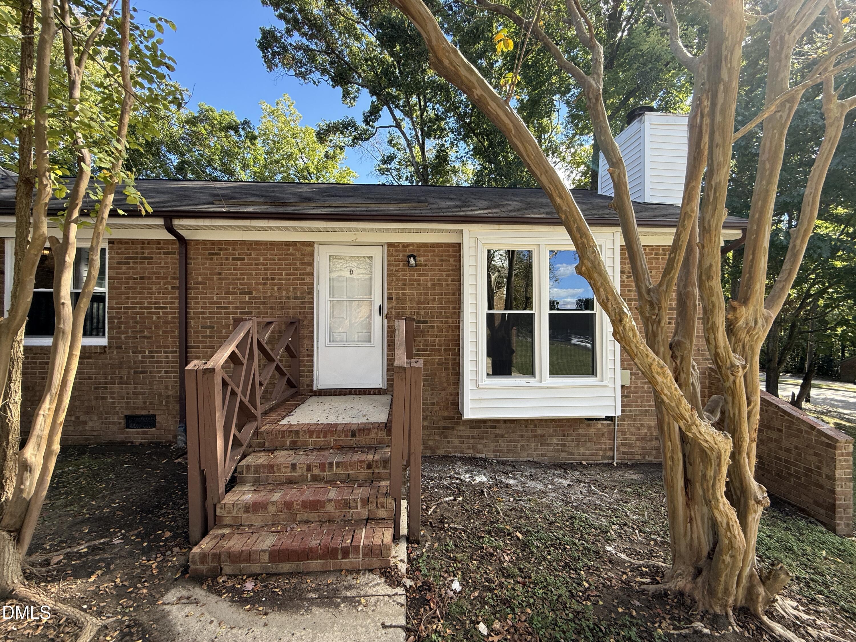 4608 Brockton Drive Unit D — photo