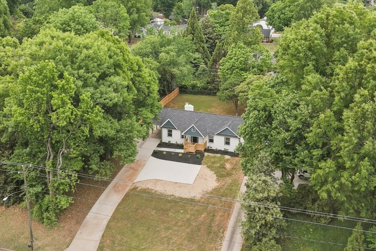 1009 Benjamin Parkway — photo