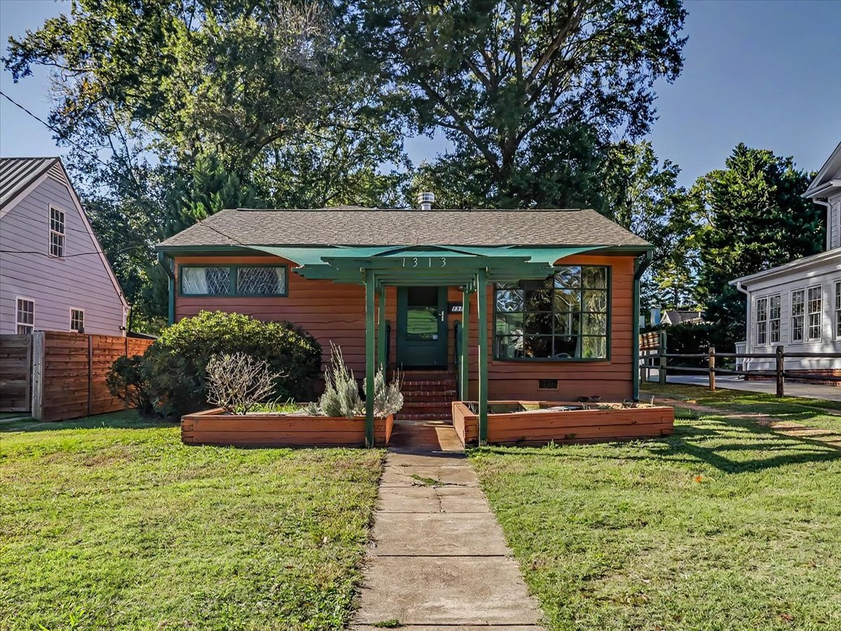 1313 Wake Forest Road — photo