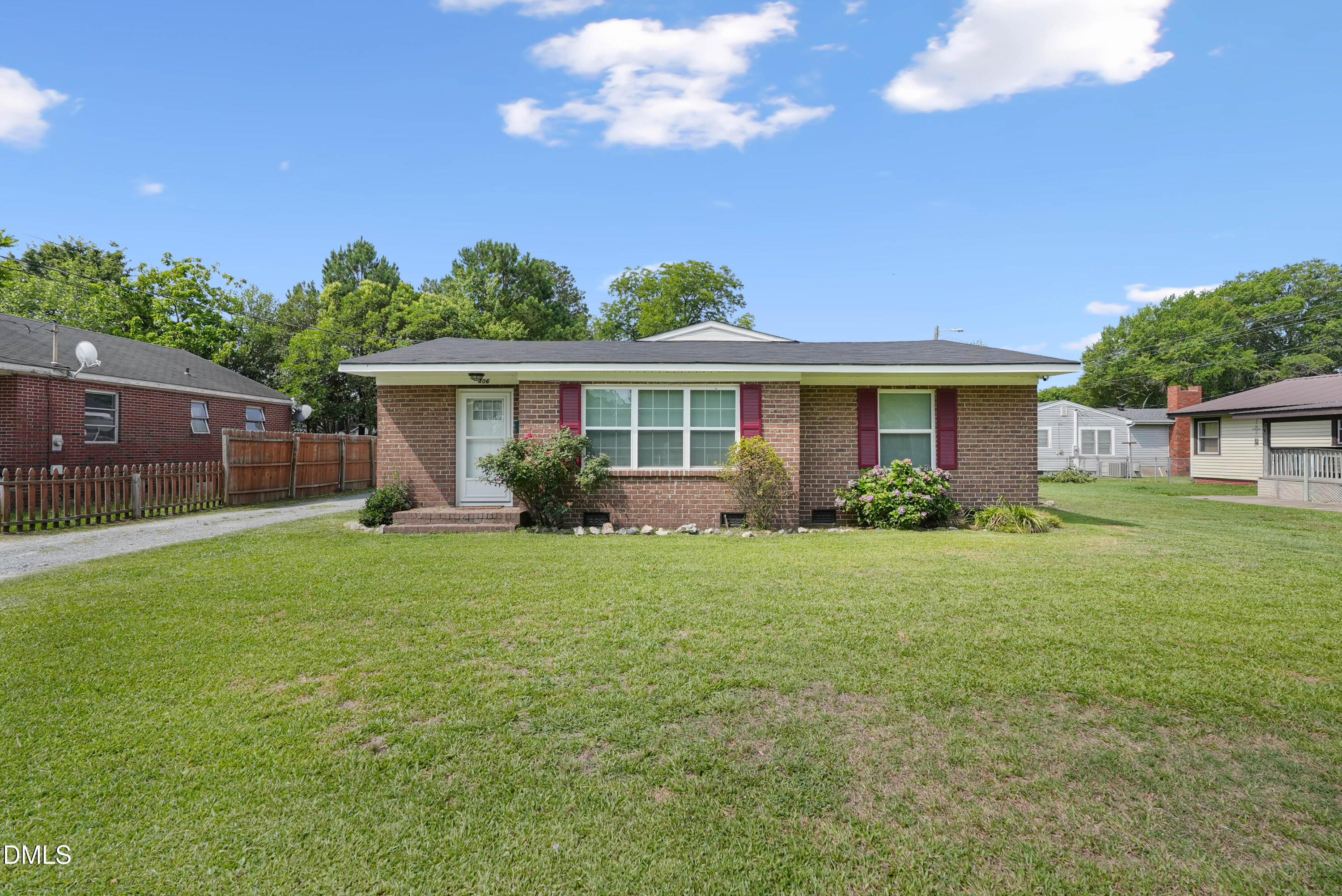 406 E Pearsall, Dunn, NC 28334 — photo 2