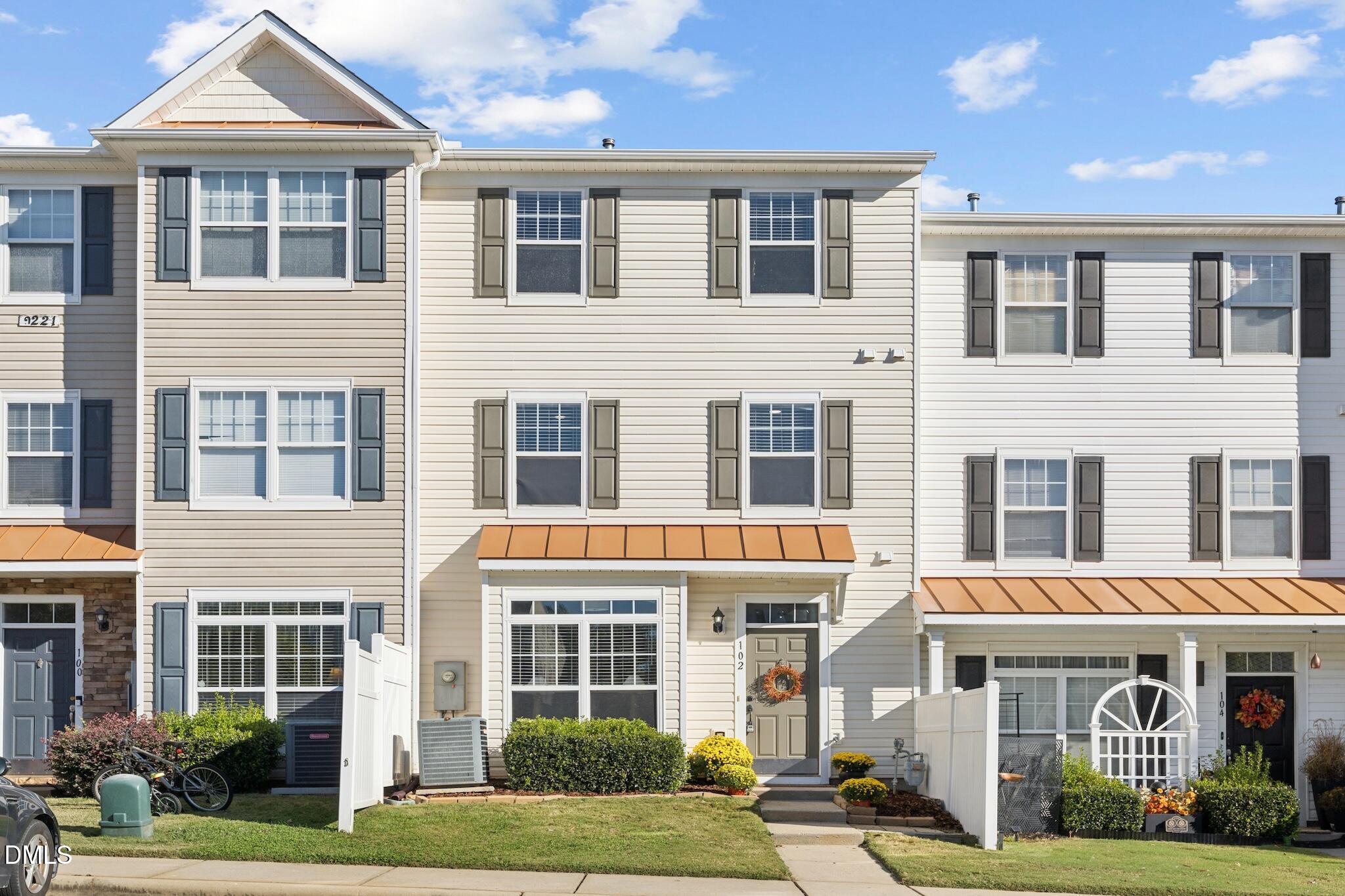2221 Valley Edge Drive Unit 102 — photo
