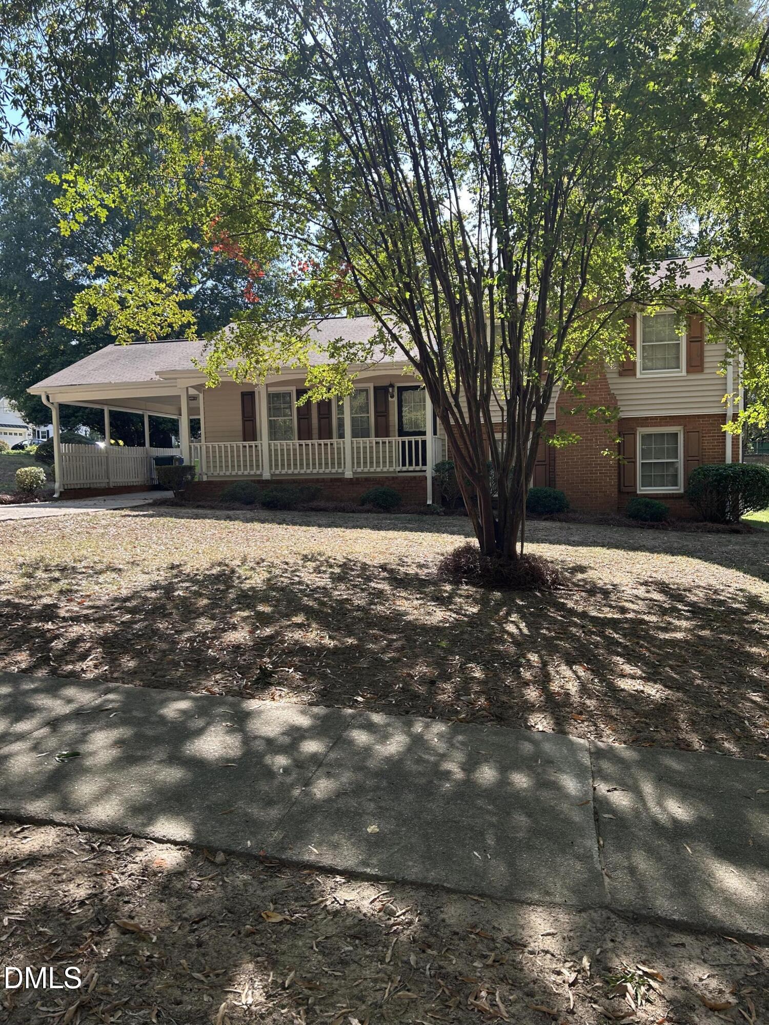901 Northclift Drive — photo