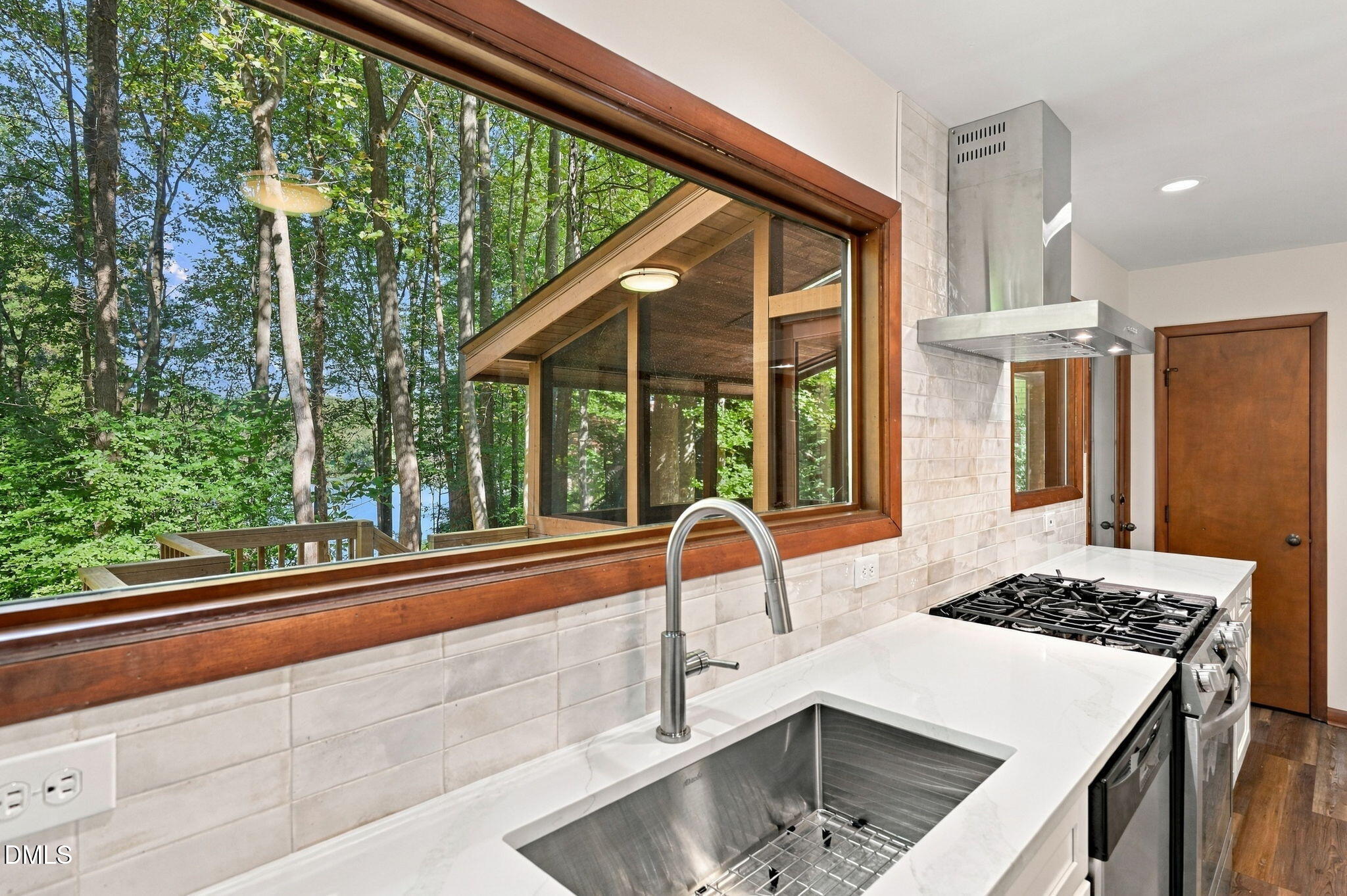 7104 Valley Lake Drive — photo
