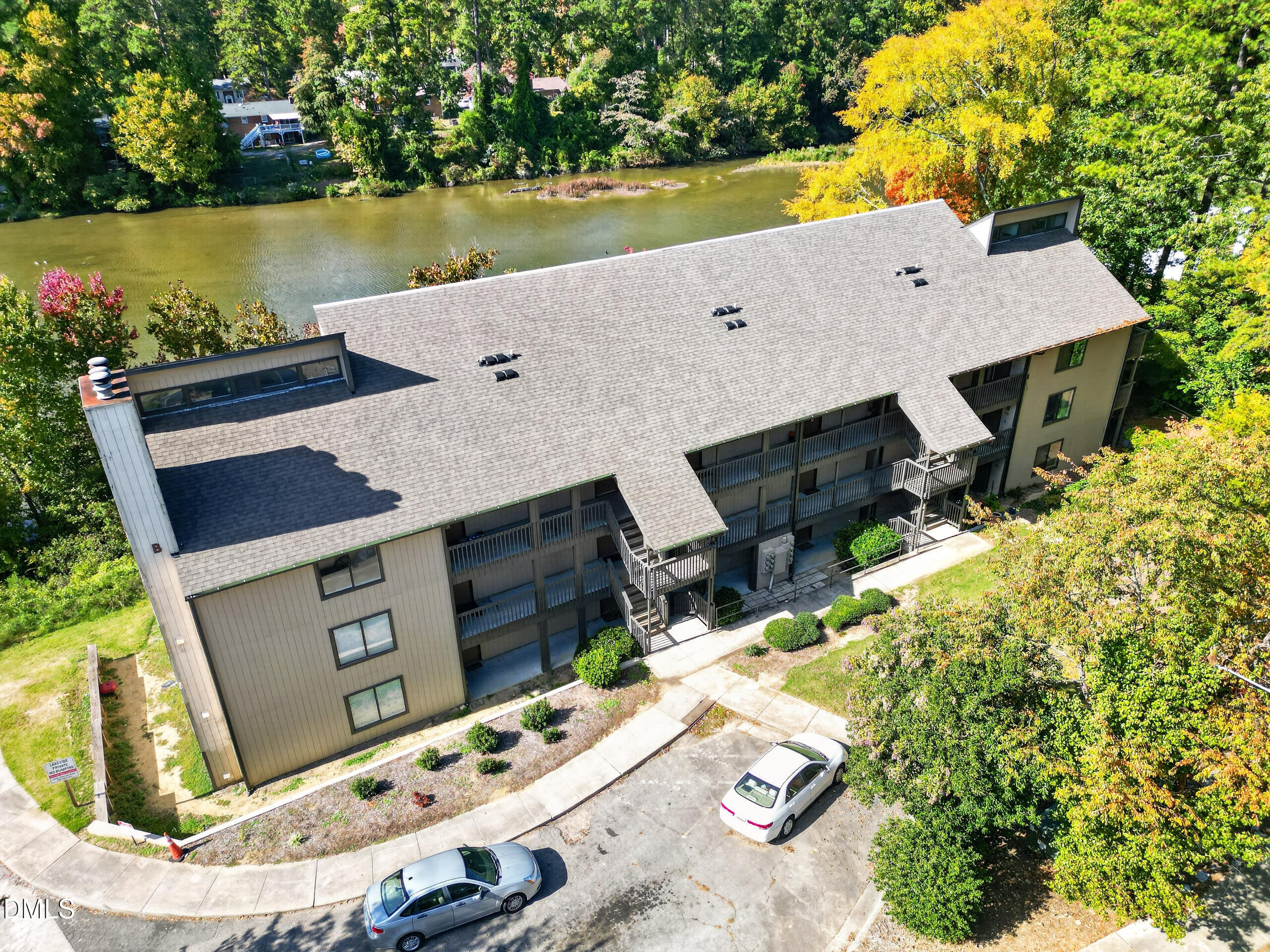 3047 Huntleigh Drive — photo