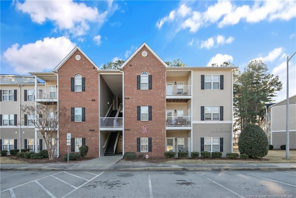 625 Marshtree Lane 208 — photo