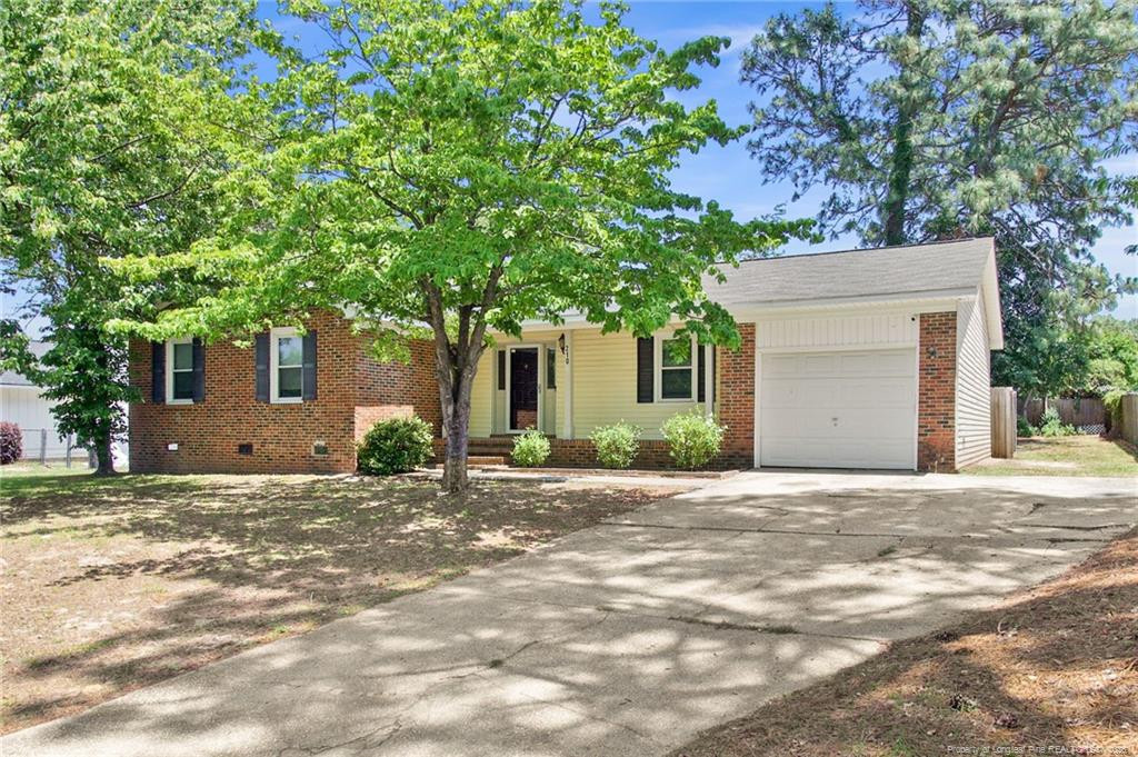 2109 Hollyridge Place — photo