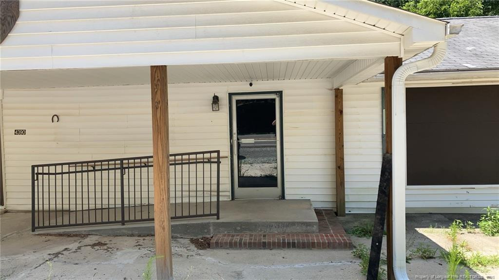 4390 Oxford Road — photo