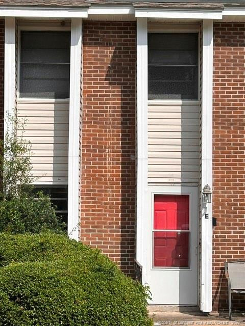 573 Winding Creek Road E — photo