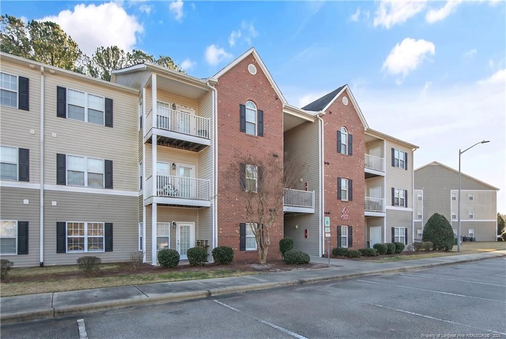 625 Marshtree Lane 208 — photo