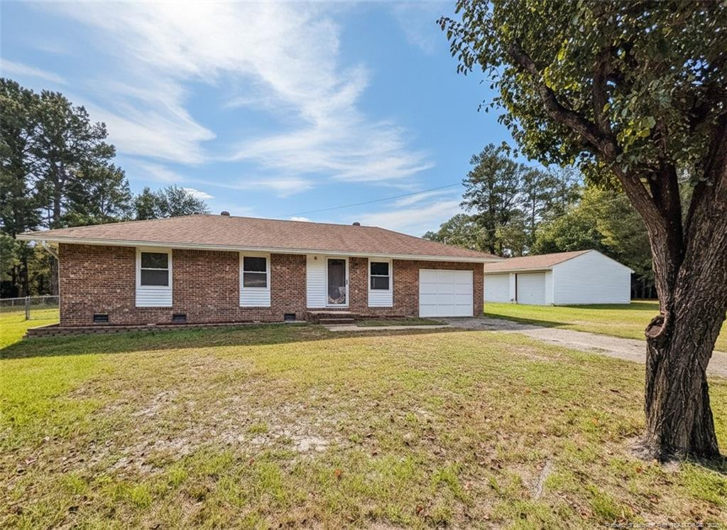 215 Lakeview Drive — photo