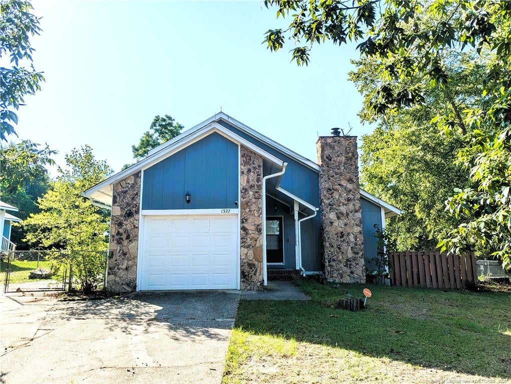 1327 Fraser Drive — photo