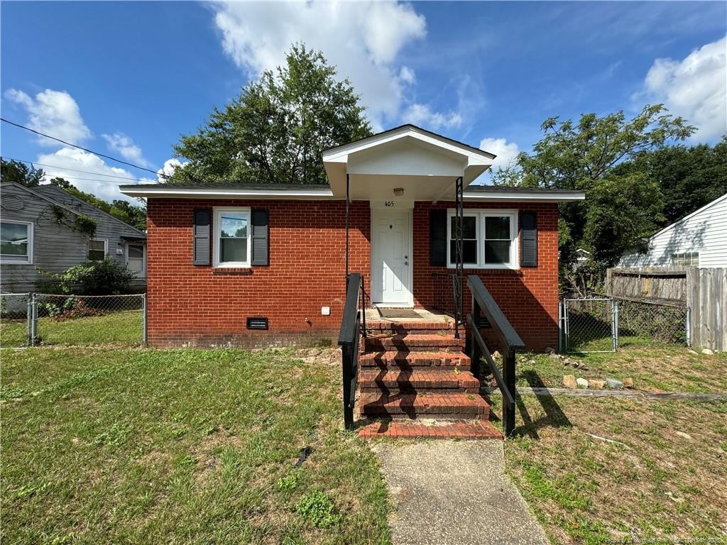 405 Laura Court — photo