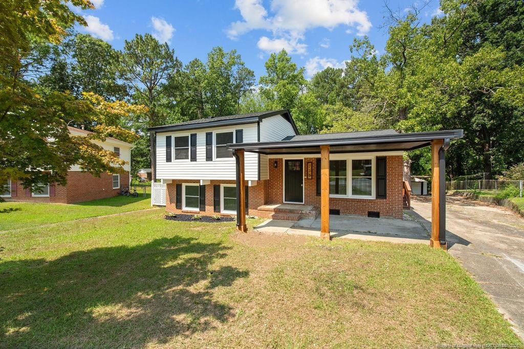736 Burgoyne Drive — photo