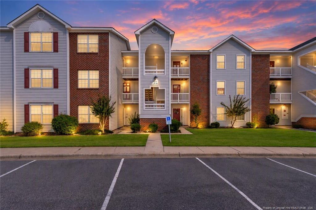 283 Waterdown Drive Unit 6 — photo