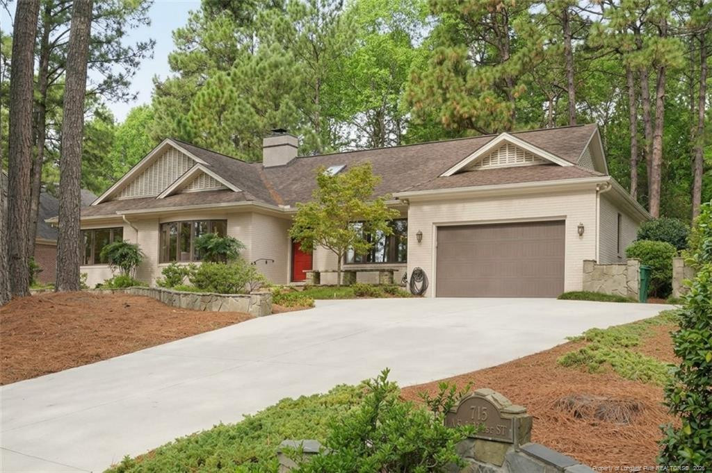 715 Lake Forest Drive SE — photo