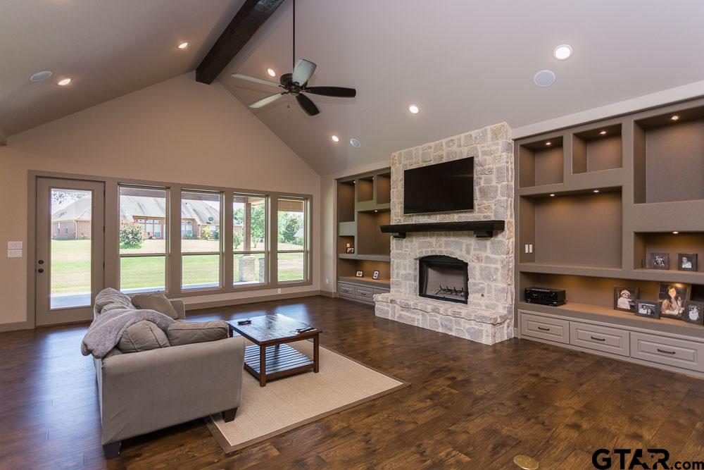 19564 Ridge Point Circle, Lindale, TX 75771