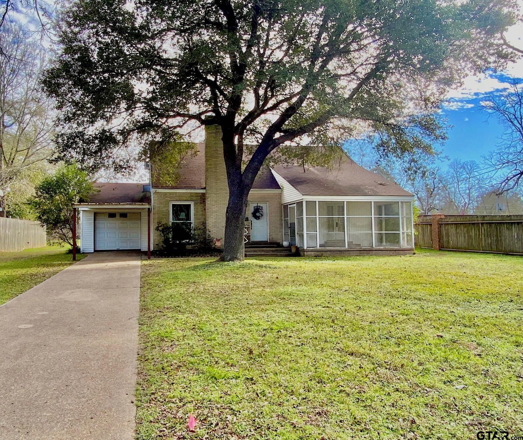 102 Gordon Drive — photo