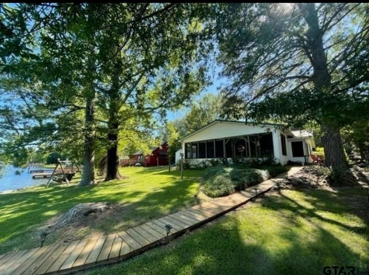 488 Omaha Dr. — photo