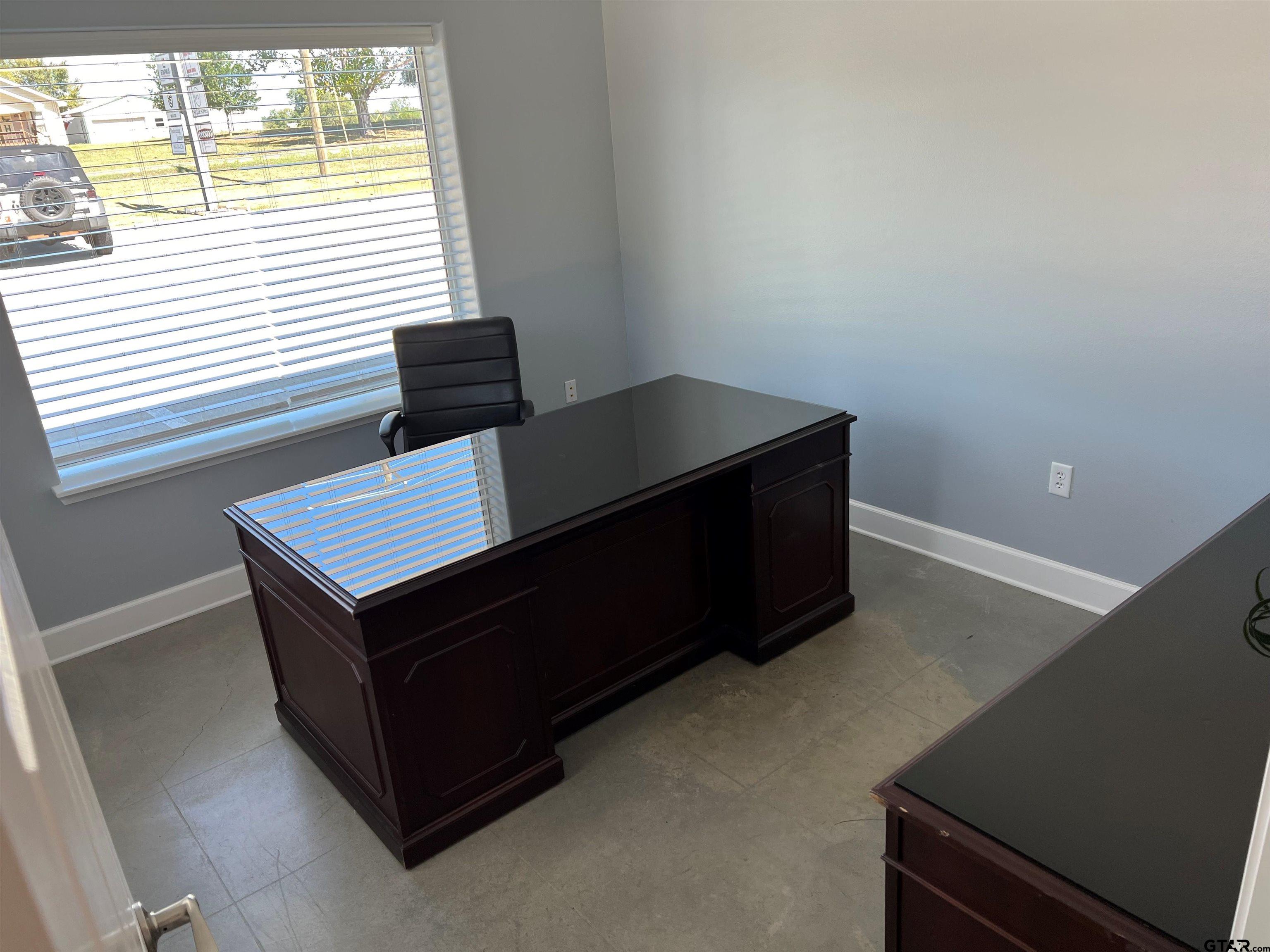 19025 Valley Drive - Salon Suite 6 — photo