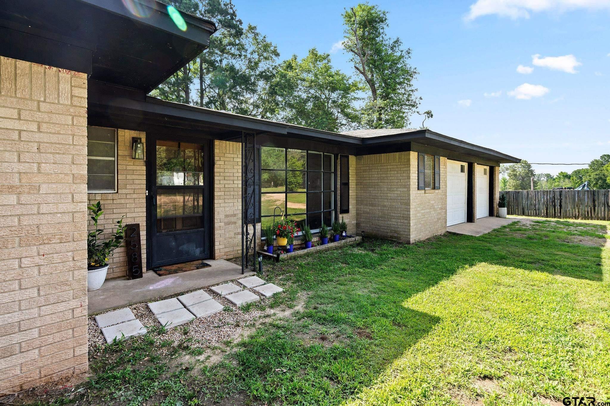 2585 N FM 250 — photo