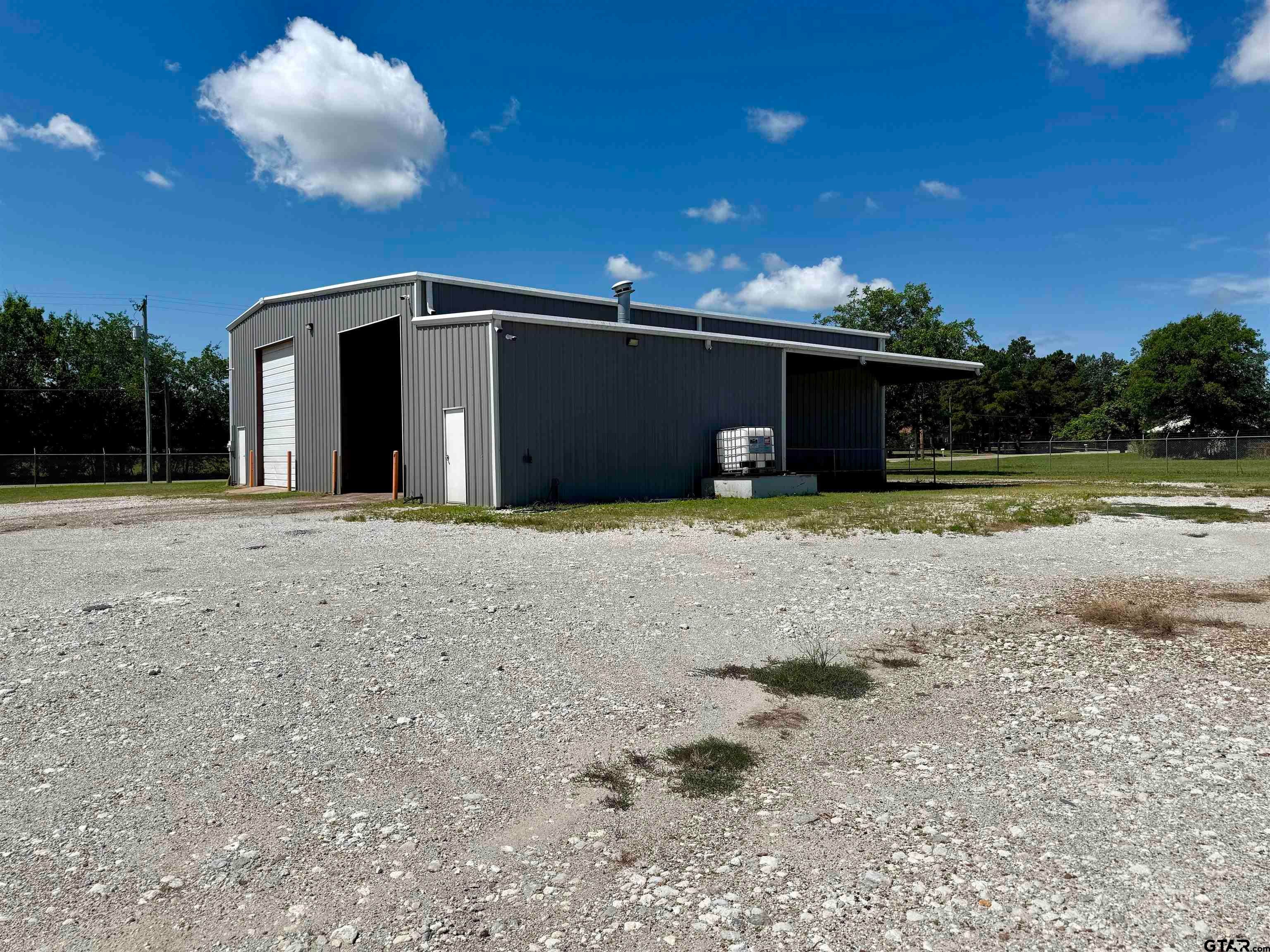 8436 W Fm71 — photo