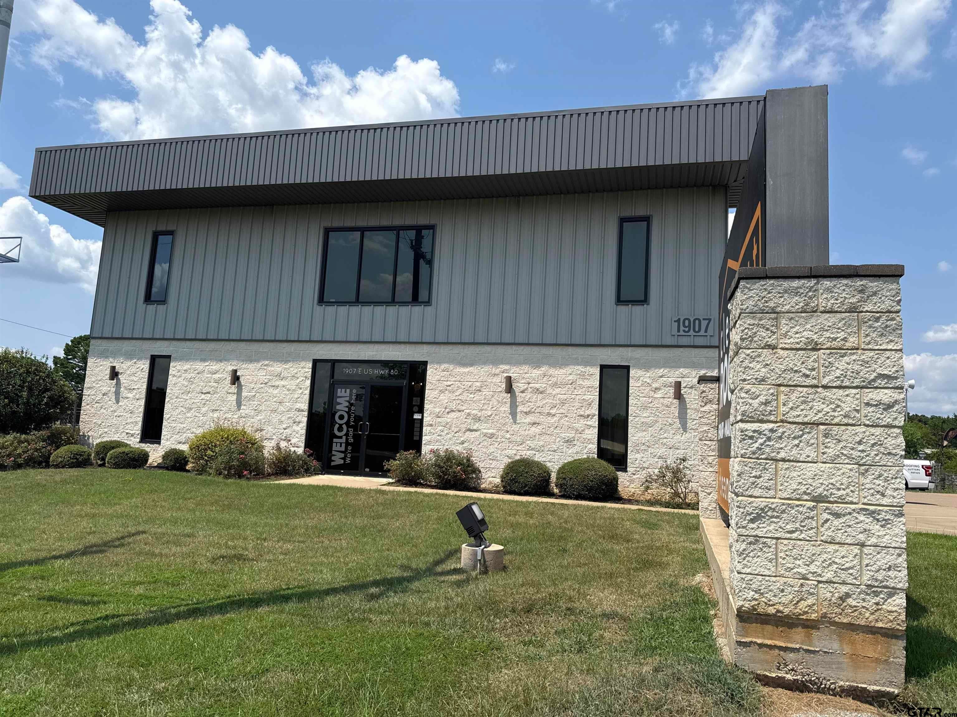 1907 E Hwy 80 — photo