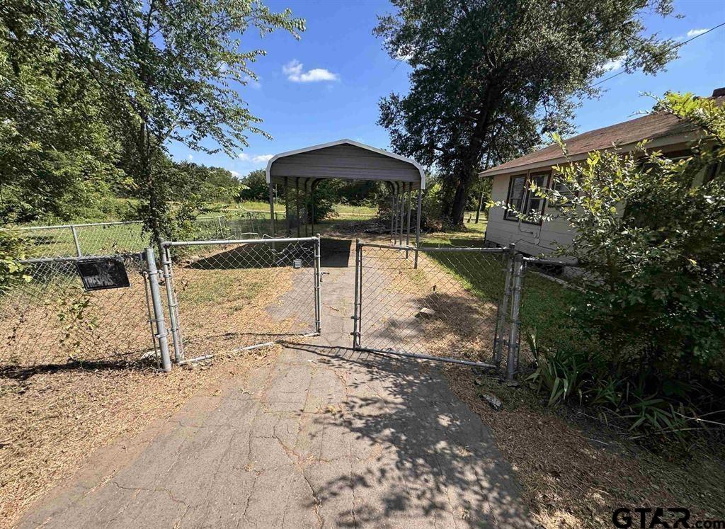 582 E Main St, Van, TX 75790 — photo 2