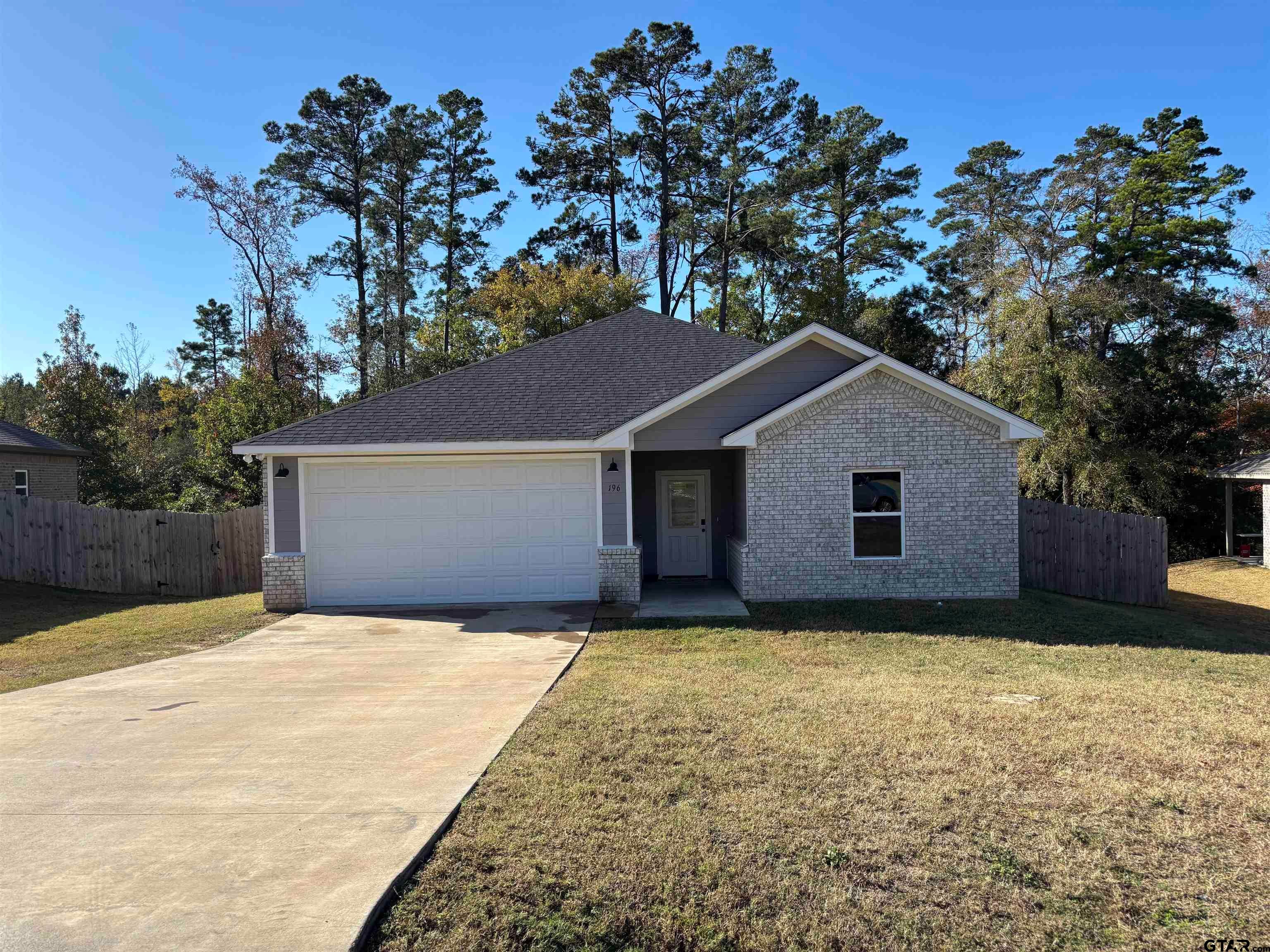 196 Twisted Oaks Dr. — photo