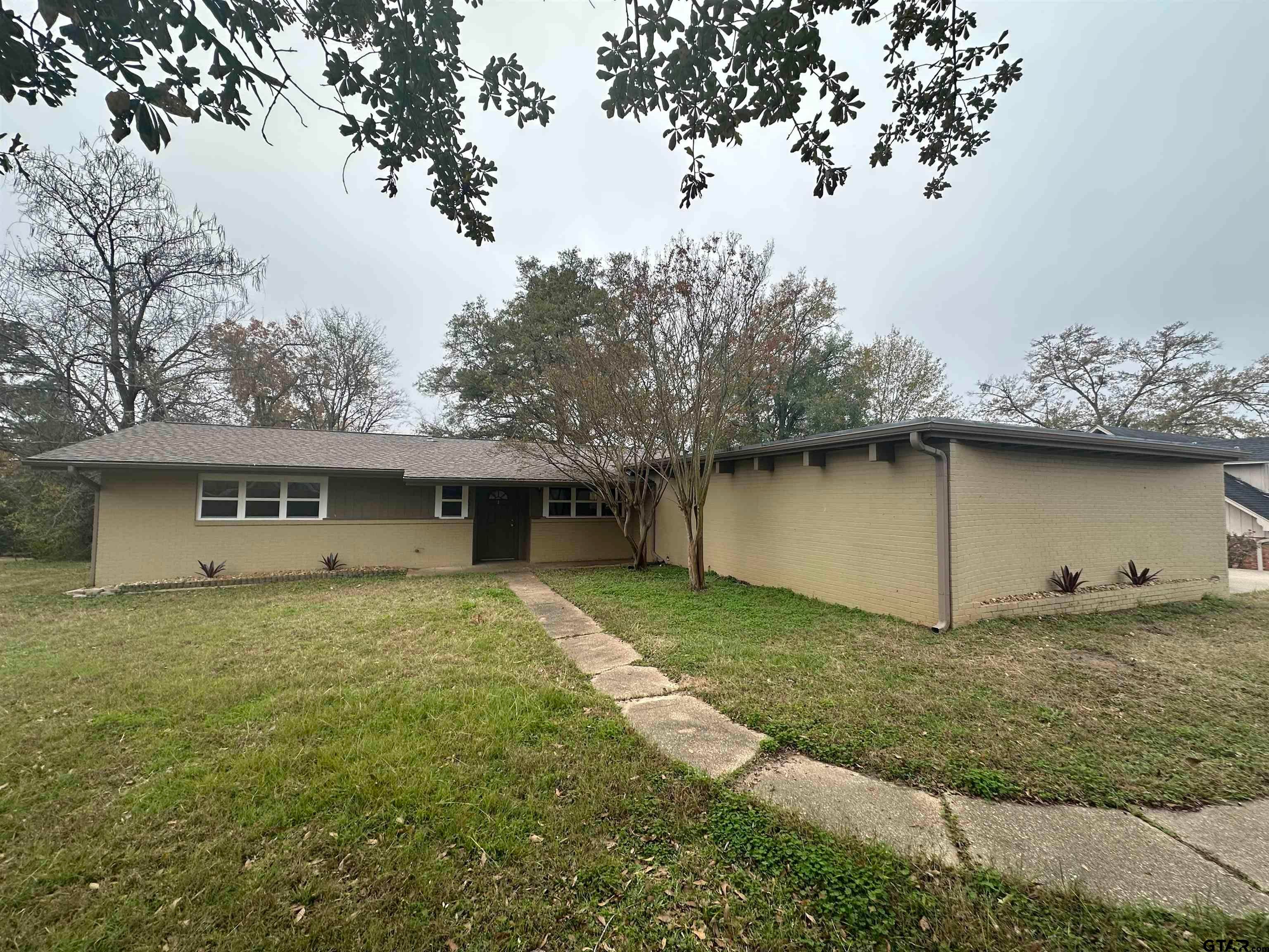 1507 Hillcrest — photo