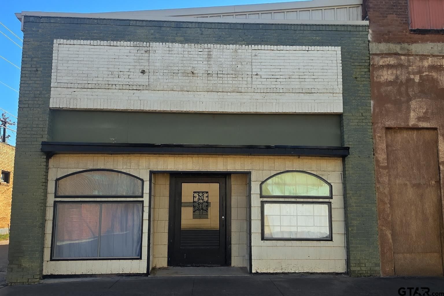 110 E Henderson St — photo
