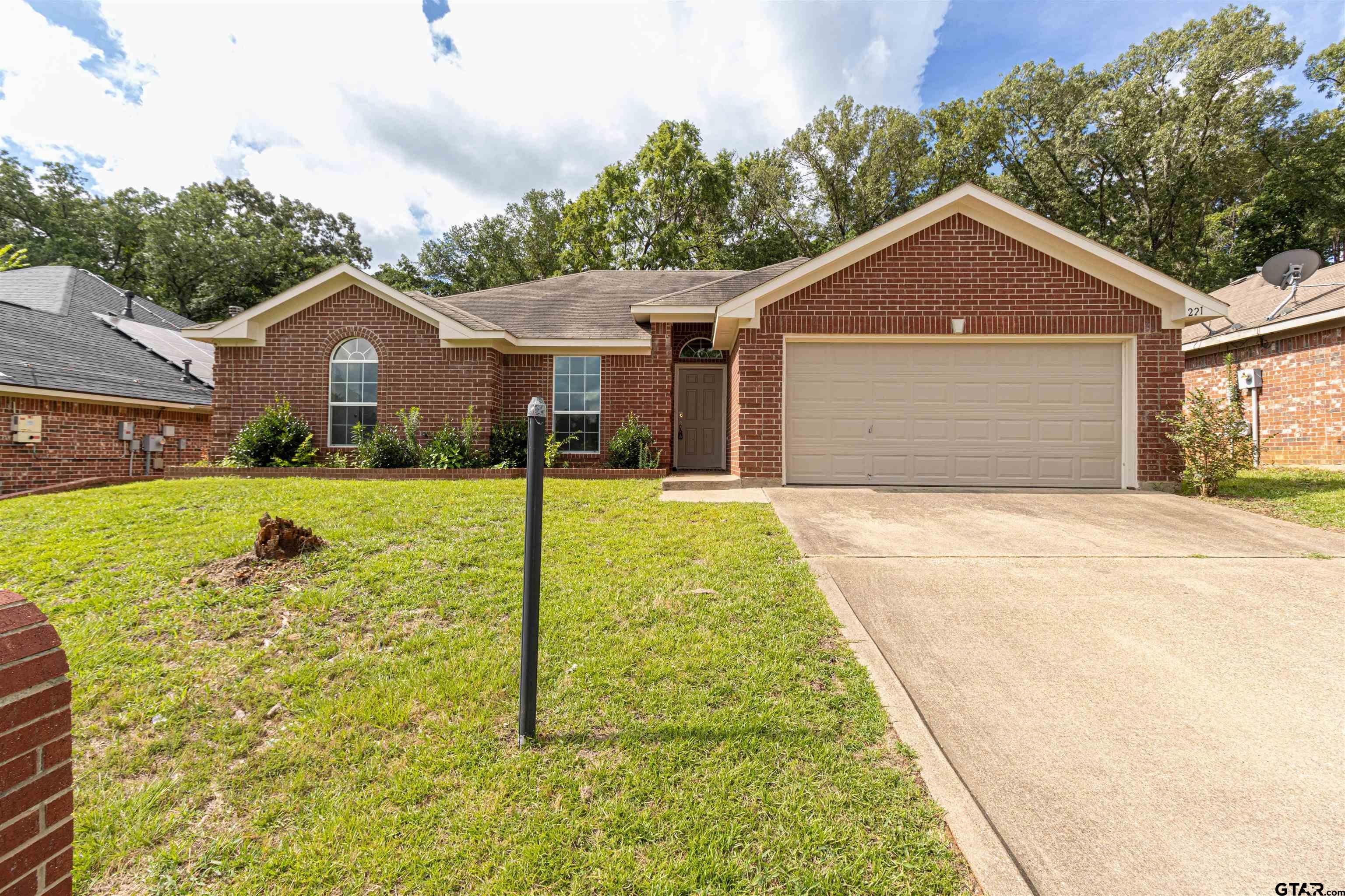 221 Maggie Cir — photo