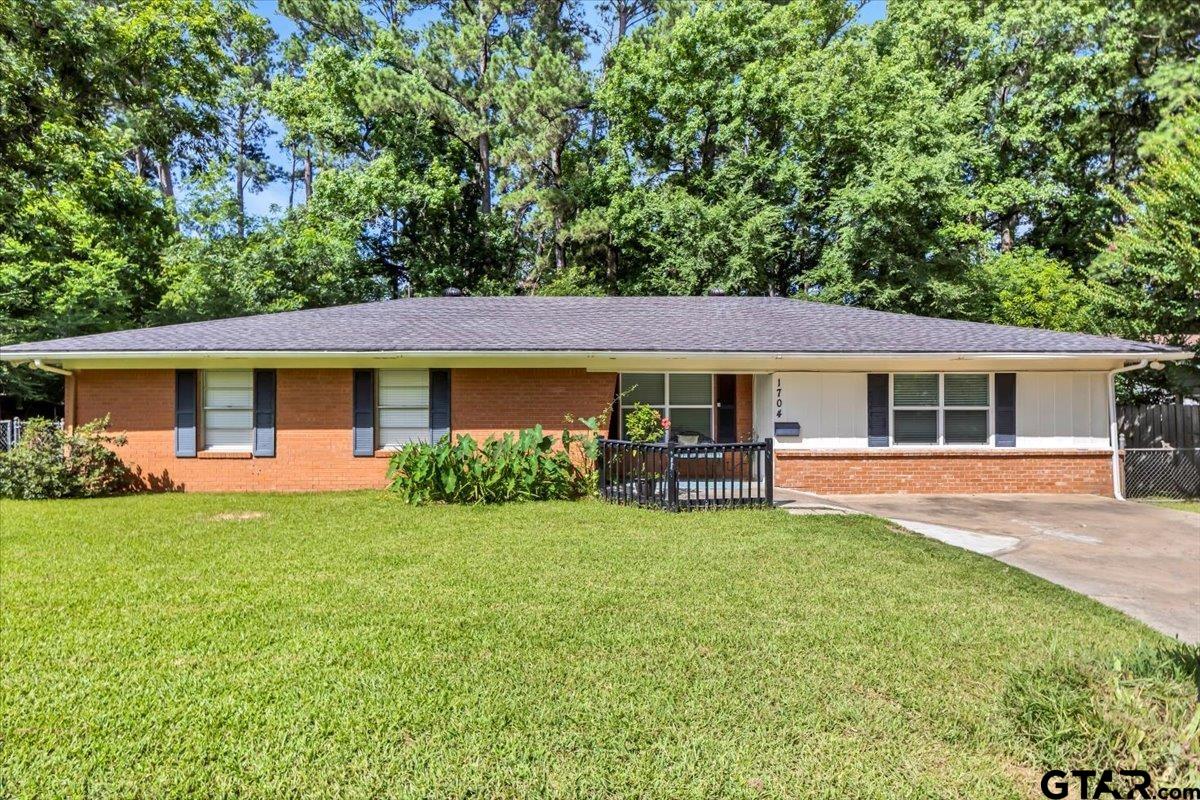 1704 Oakwood Drive — photo